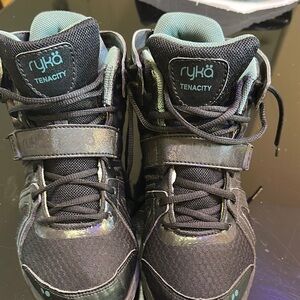 Ryka women’s Black and Green Tenacity Shoes size 8.5